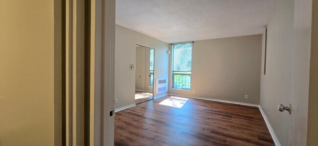 Building Photo - Short walk to Longwood! Steps to T! Large ...