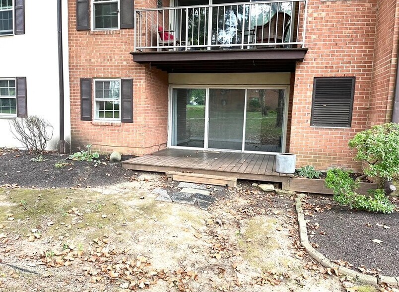 Building Photo - 429 Drummers Ln