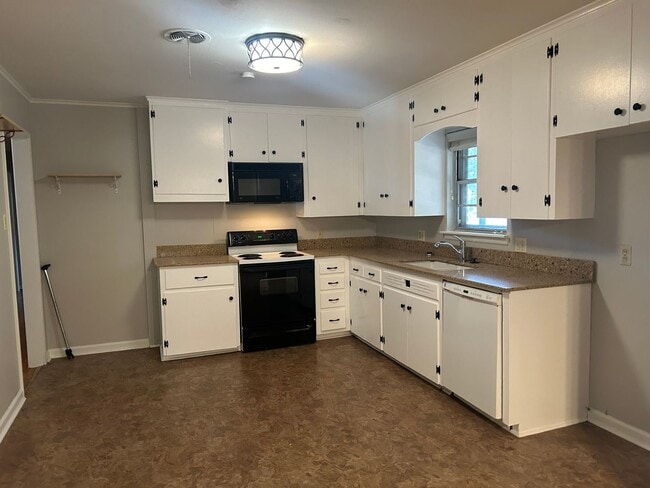Building Photo - 807 Ridgecrest Dr