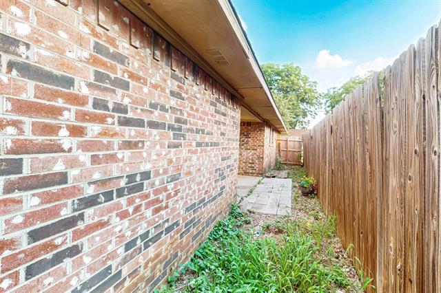 Building Photo - 1902 N Irving Heights Dr