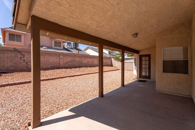 Building Photo - 1735 Navarre Ln