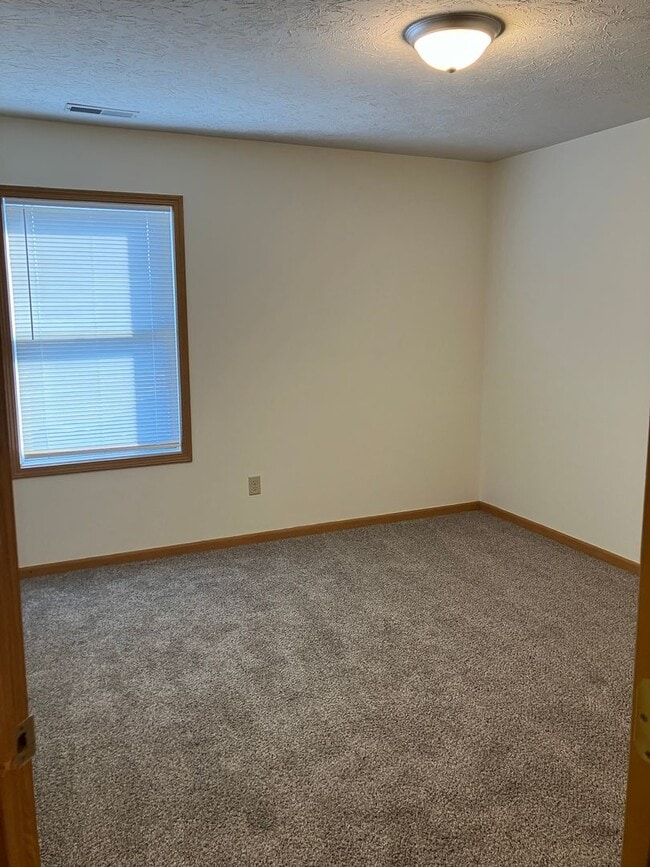 Building Photo - Updated 2 Bedroom (1084 sq ft), 1.5 Baths, and 1-Car Attached Garage in Troy, Ohio!