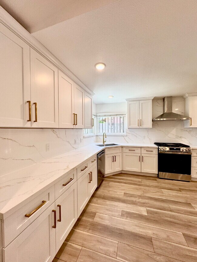 Building Photo - $500 Off! Fully Remodeled Home Near The St...