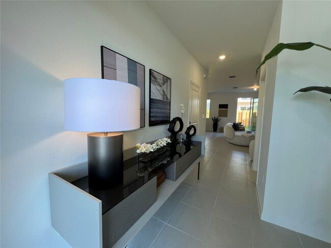 Building Photo - 651 SE 14th Ct