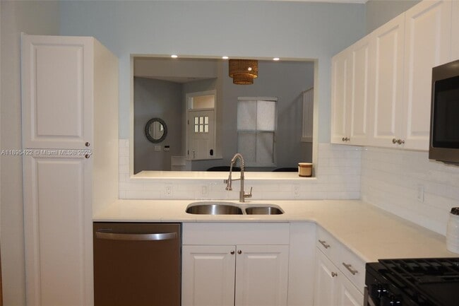 Building Photo - 8189 Sandpiper Way