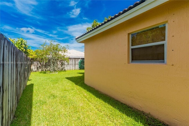 Building Photo - 13949 SW 155th Ct