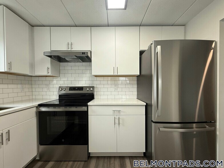 Building Photo - 53 Hill Rd