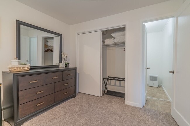 Building Photo - Fully Furnished and comfortable! Short Ter...