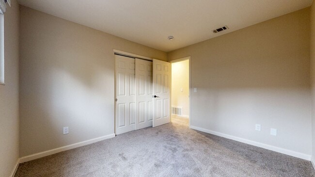 Building Photo - Meticulously Maintained Four Bedroom Singl...
