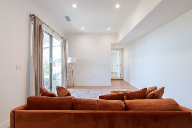 Building Photo - Stunning Views from Silver Lake Hillside Home for Rent with Spectacular Views