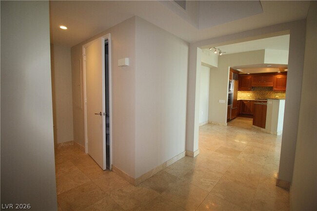 Building Photo - 2777 Paradise Rd