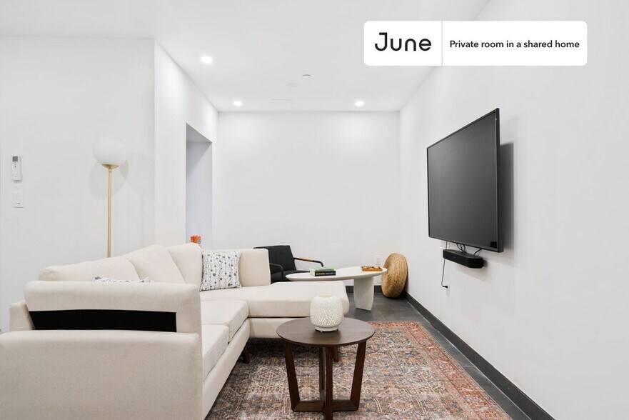 Building Photo - Modern Private ROOM in Bed-Stuy