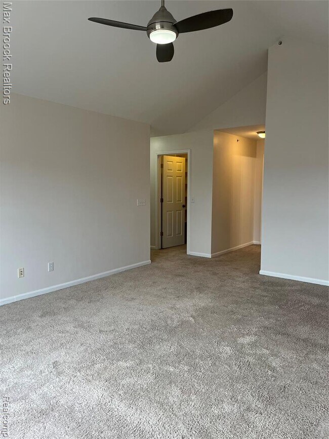 Building Photo - 3255 Camden Dr