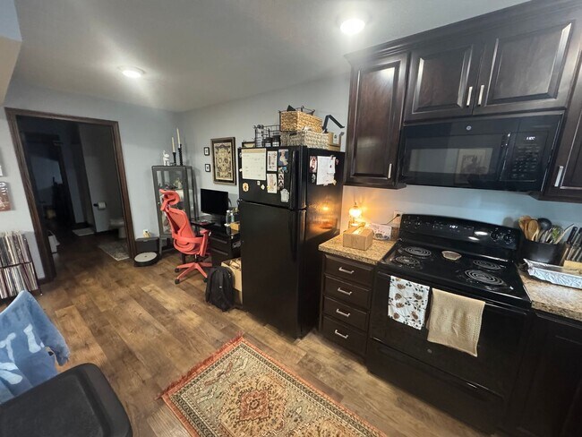 Building Photo - 236 S Market St