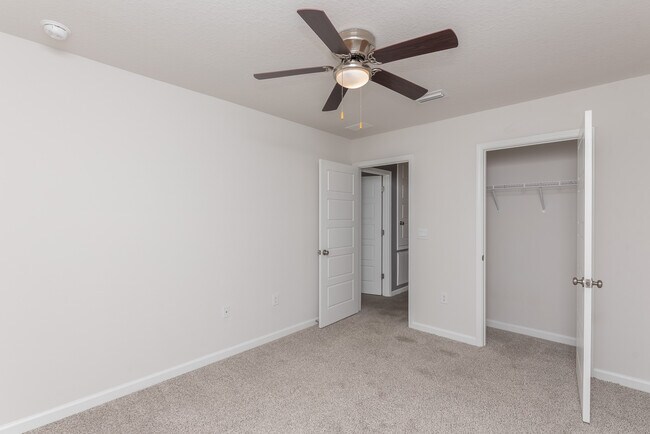 Building Photo - 5720 Blackhorse Cir