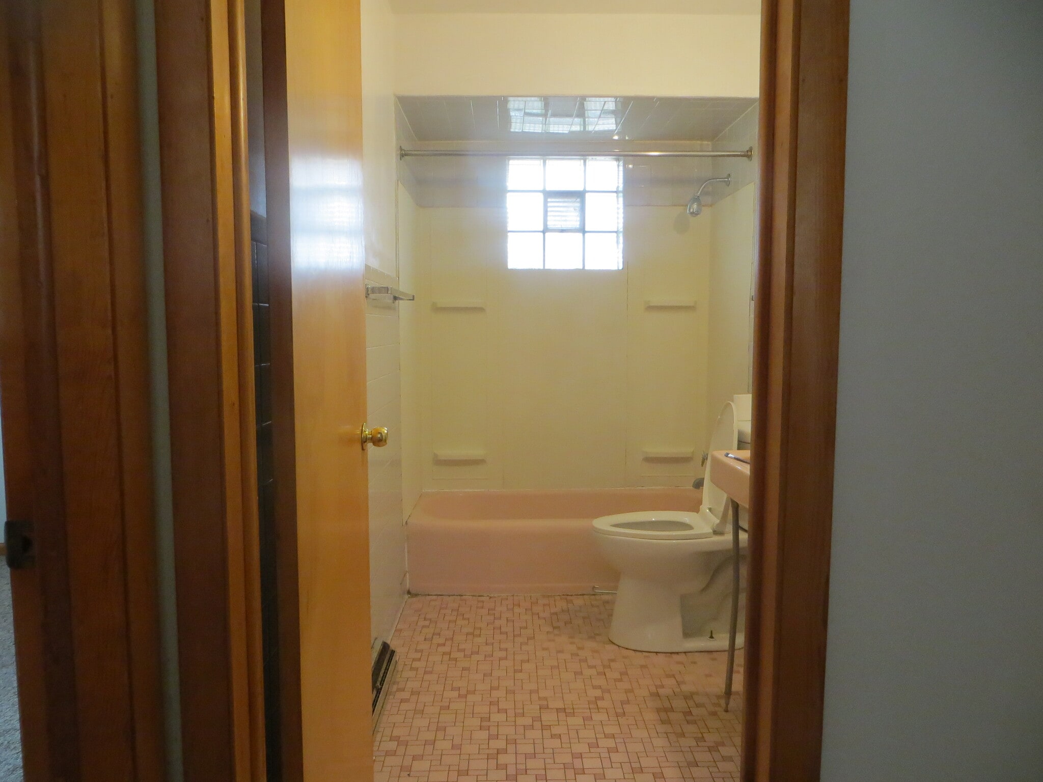 Building Photo - 1107 W Maple Ave S