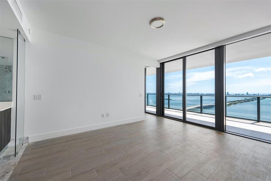 Building Photo - 3131 NE 7th Ave