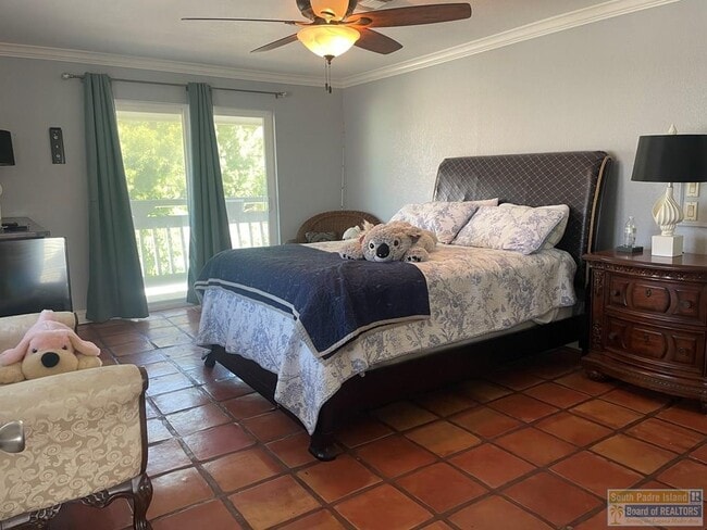 Building Photo - 921 Bass Ave