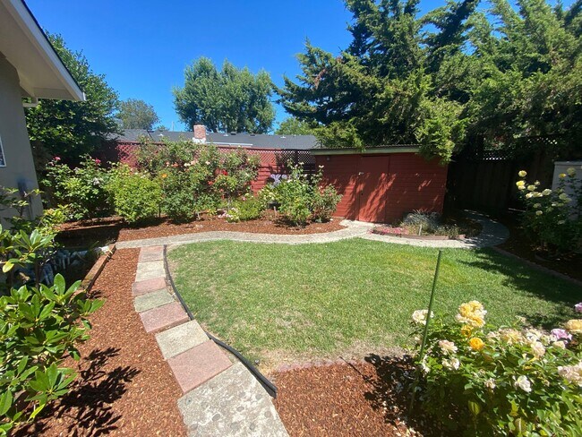 Building Photo - 301 Lacour Way
