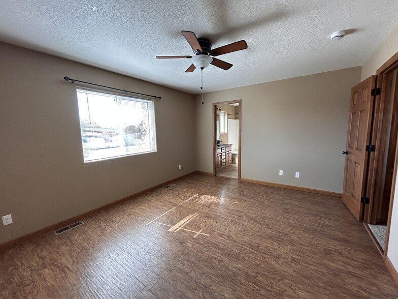 Building Photo - 803 6th St