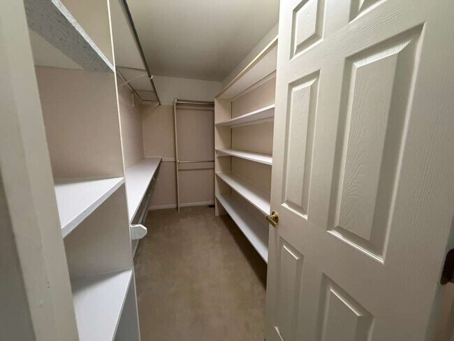 Building Photo - 1154 Bluebird Dr