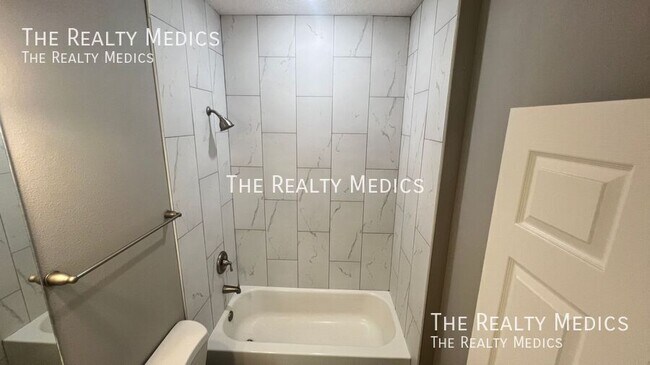 Building Photo - 2640 Dennis Ave SE