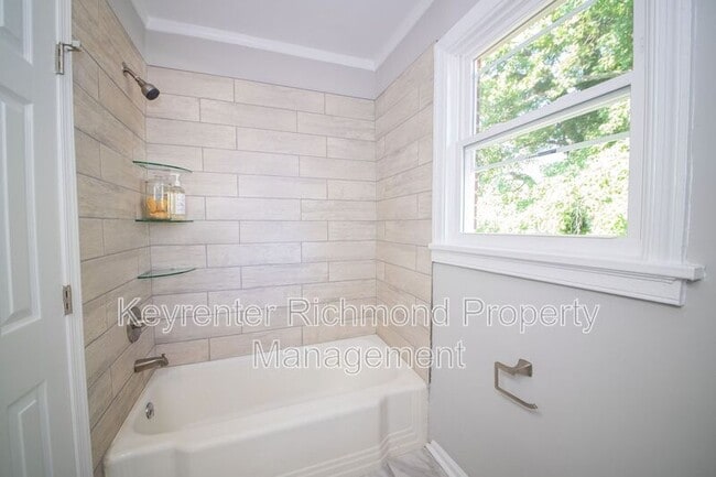 Building Photo - 1001 Colonial Ave