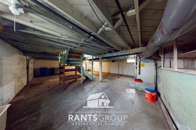 Building Photo - Charming & bright westside 2 bed, 1 bath o...