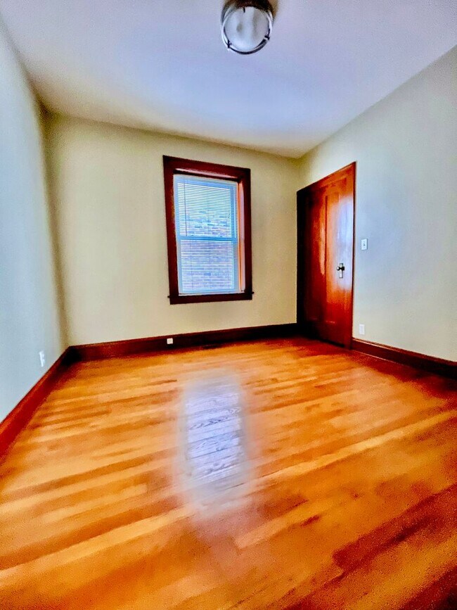 Building Photo - 3227 N Albany Ave