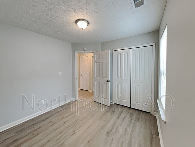 Building Photo - 972 Maple Leaf Ridge