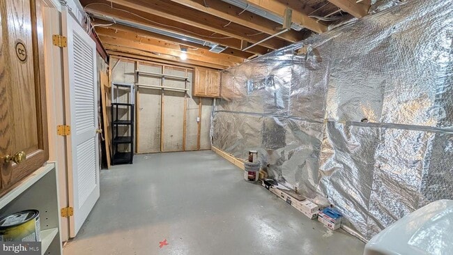 Building Photo - 211 Shirley Square SE