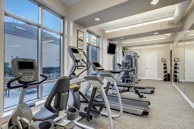 Building Photo - 2211 Briarglen Dr