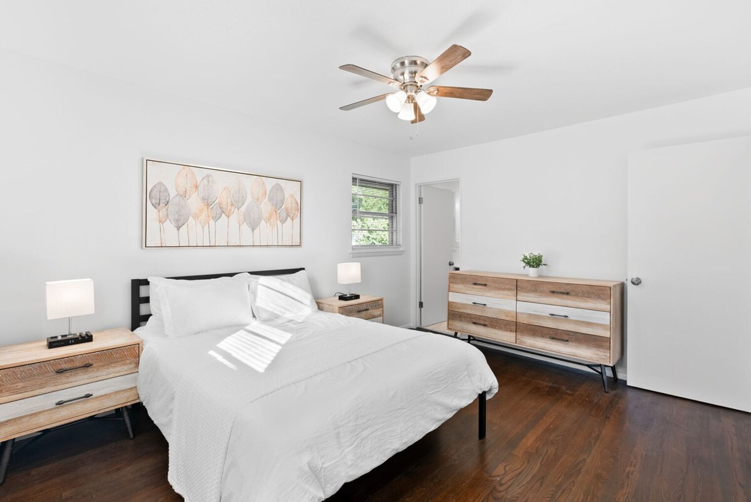 Building Photo - 814 Holiday Ave