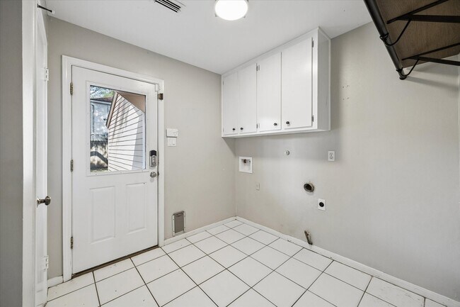 Building Photo - 2731 Stetson Ln