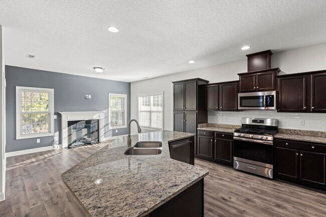 Building Photo - Gorgeous Home Offering Over 3000 HSF!