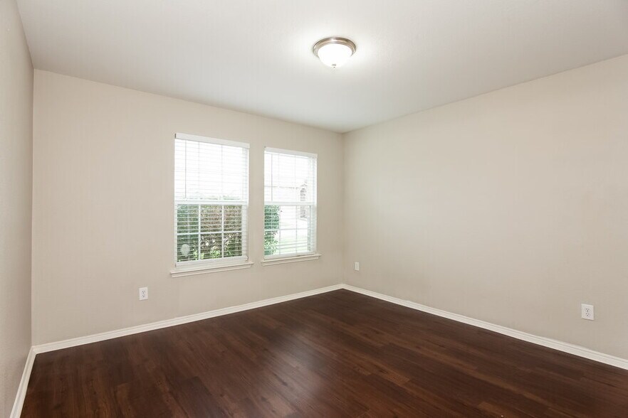 Building Photo - 16904 Fenwick Ct
