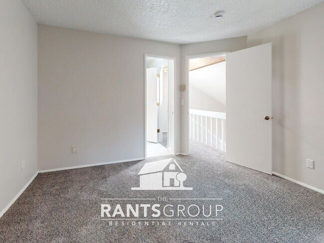 Building Photo - Charming 1-Bed / 1-Bath Townhome in Lacey!