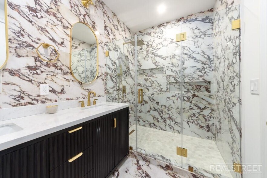 Building Photo - Stunning Brand New Townhouse for Rent in Bushwick!