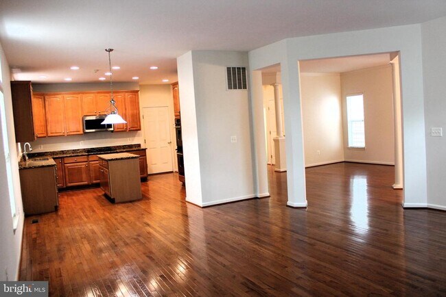Building Photo - 7967 Almeda Ct