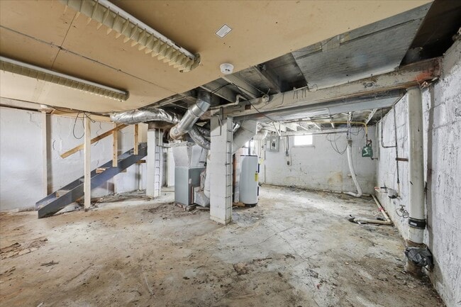 Building Photo - 559 Cortlandt Ave