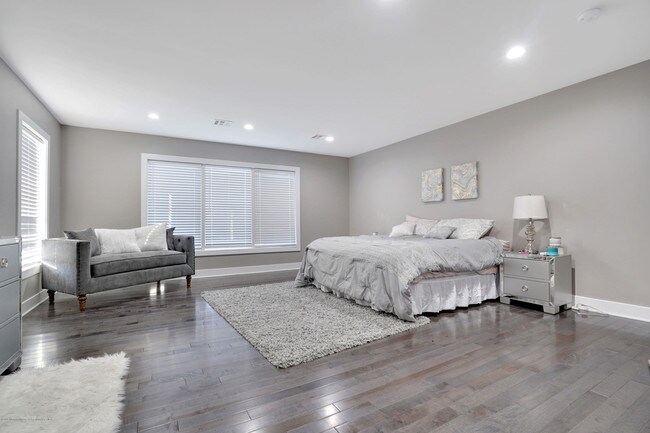 Building Photo - 98 Hollywood Ave