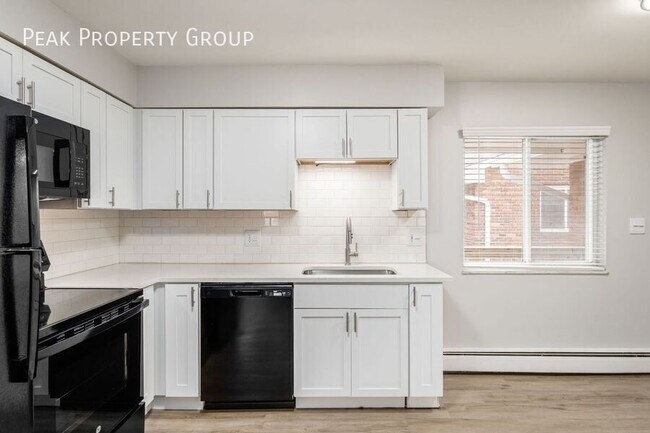 Building Photo - 639 Riverview Dr