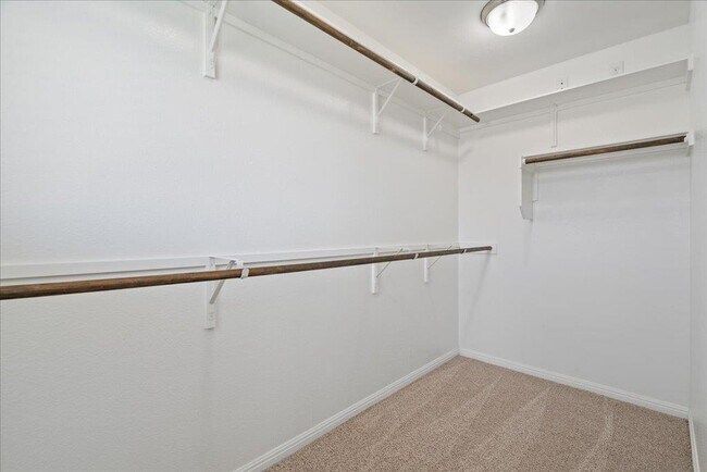 Building Photo - 5711 Pleasanton Pkwy