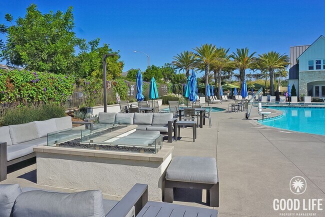 Building Photo - Stunning 2000+ sqft  4B/3BA Home in a Great Community!