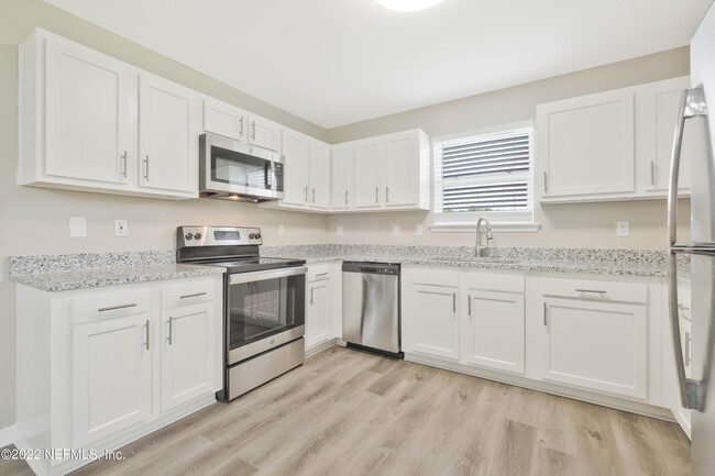 Building Photo - 78125 Saddle Rock Rd
