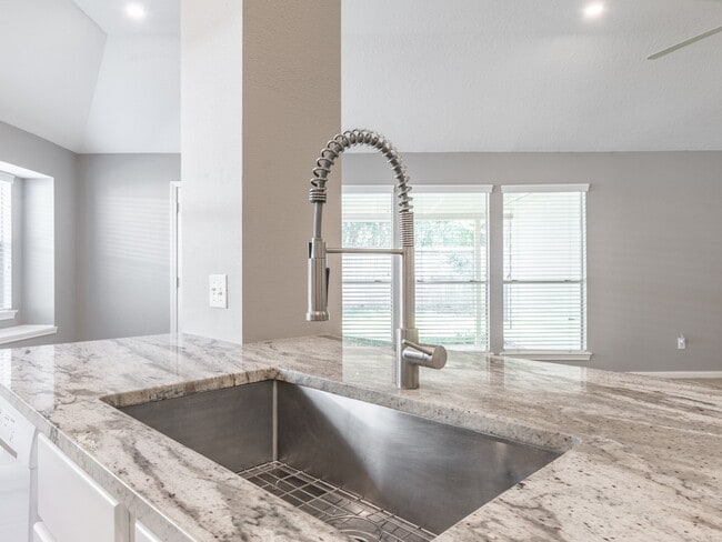 Building Photo - 12807 Village Way Dr