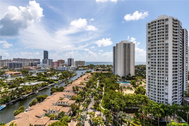 Building Photo - 3640 Yacht Club Dr