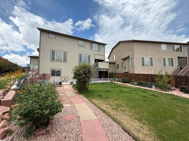Building Photo - 6 Bed 4 Bath Home with 4,913 Sqft Near Peterson Space Force Base & Schriever Space Force Base!!!