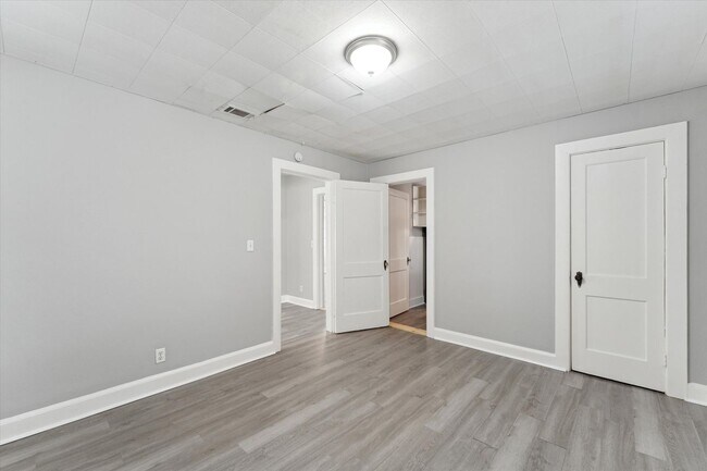 Building Photo - 2102 E 41st St