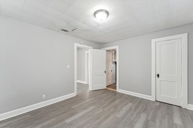 Building Photo - 2102